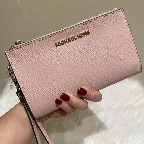 Michael Kors purse and wristlet set